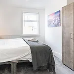 Teesside House - Sleeps Up To 10 *