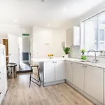 Teesside House - Sleeps Up To 10
