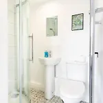 Apartament Teesside House - Sleeps Up To 10 *