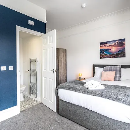 Teesside House - Sleeps Up To 10 * Redcar