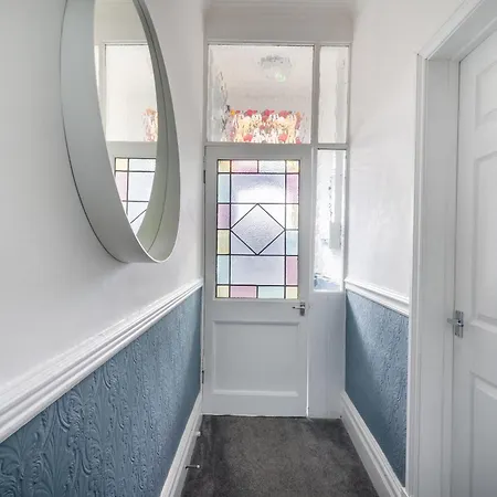 Teesside House - Sleeps Up To 10 公寓 *