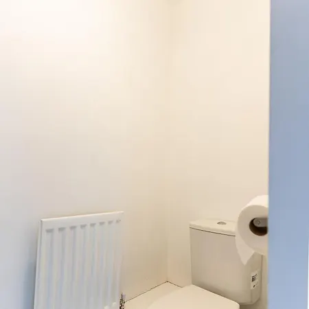 Apartment Teesside House - Sleeps Up To 10 *