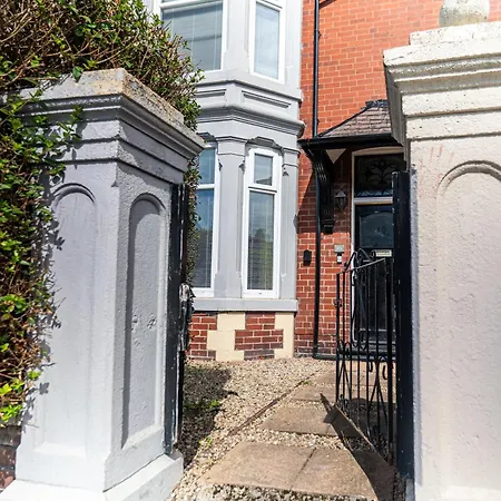 Teesside House - Sleeps Up To 10 公寓 雷德卡