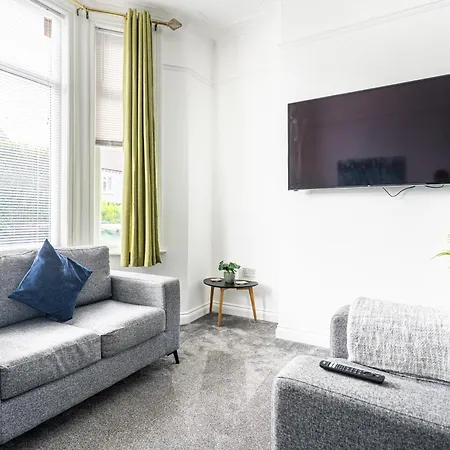 Teesside House - Sleeps Up To 10 Apartment