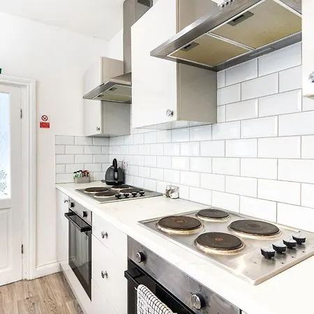 Teesside House - Sleeps Up To 10