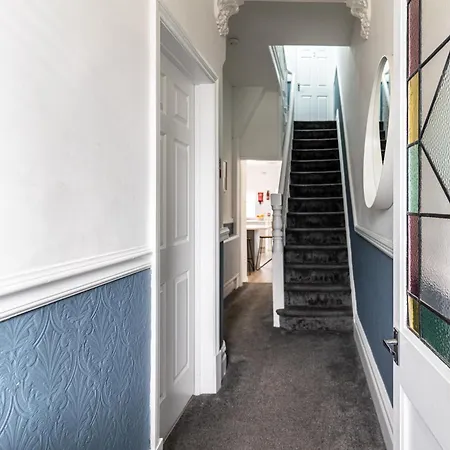 Apartment Teesside House - Sleeps Up To 10 *
