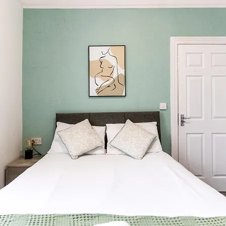 Teesside House - Sleeps Up To 10 Apartment Redcar