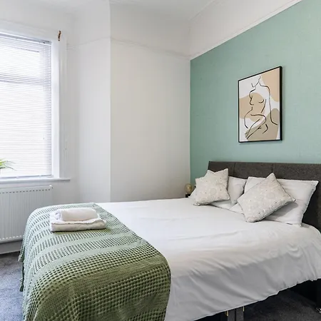 Teesside House - Sleeps Up To 10 *