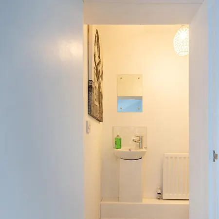 Apartment Teesside House - Sleeps Up To 10