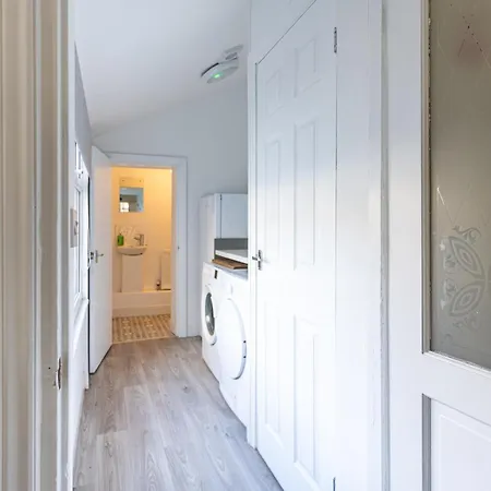 Teesside House - Sleeps Up To 10 公寓 *