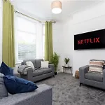 Teesside House - Sleeps Up To 10 *