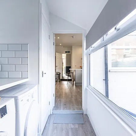 Teesside House - Sleeps Up To 10 شقة *