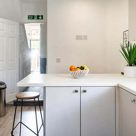 Teesside House - Sleeps Up To 10 * ريدكار