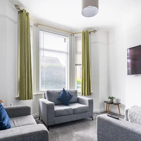 Teesside House - Sleeps Up To 10 شقة